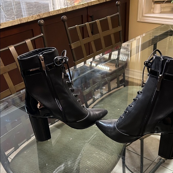 legsmce Shoes - Beautifully
Signed 0-tent heal
Inmates and extremely
Comfy